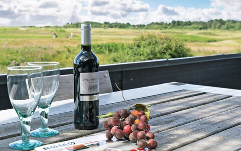 Merisa - 2.5Km from the Sea: Mobilia, Tavolo, Mobili Da Esterno, Tavolo Esterno, Sedia, Vino, Bottiglia, Tavolo Da Picnic, Bicchiere Di Vino, Cucina & Sala Da Pranzo Tavolo
