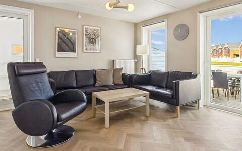 Mildred - 2.3Km from the Sea: Pavimentazione, Pavimento, Interior Design, Mobilia, Legna, Soffitto, Pavimento In Legno, Appartamento, Casa, Soggiorno