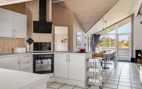 Hermandine - 700M from the Sea: Interior Design, Cucina, Pavimentazione, Soffitto, Legna, Mobilia, Pavimento, Lampada, Controsoffitto, Camera