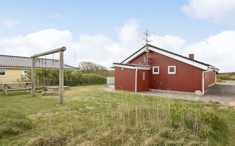 Hermandine - 700M from the Sea: Tetto, Casa, Lotto, Casa, Villetta, Estate, Edifici Giardino, Shade, Log Cabin, Landscaping