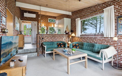 Sedine - 3.9Km from the Sea: Mobilia, Interior Design, Divano, Legna, Soggiorno, Pavimentazione, Soffitto, Pavimento, Brick, Sedia