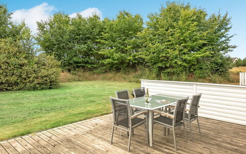 Willi - 3Km from the Sea: Tetto, Casa, Lotto, Casa, Villetta, Estate, Edifici Giardino, Shade, Log Cabin, Landscaping