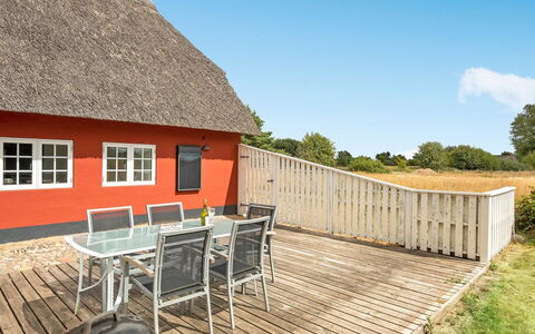Willi - 3Km from the Sea: Tetto, Casa, Lotto, Casa, Villetta, Estate, Edifici Giardino, Shade, Log Cabin, Landscaping