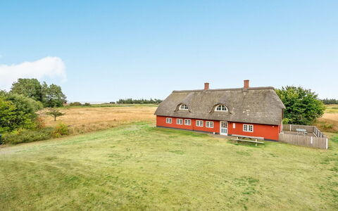 Willi - 3Km from the Sea: Tetto, Casa, Lotto, Casa, Villetta, Estate, Edifici Giardino, Shade, Log Cabin, Landscaping