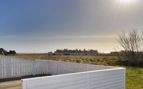 Willi - 3Km from the Sea: Tetto, Casa, Lotto, Casa, Villetta, Estate, Edifici Giardino, Shade, Log Cabin, Landscaping