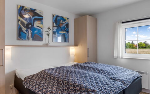 Perttu - 3.5Km from the Sea: Letto, Camera Da Letto, Interior Design, Lenzuolo, Bedding, Mobilia, Appartamento, Telaio Del Letto, Pavimento, Casa