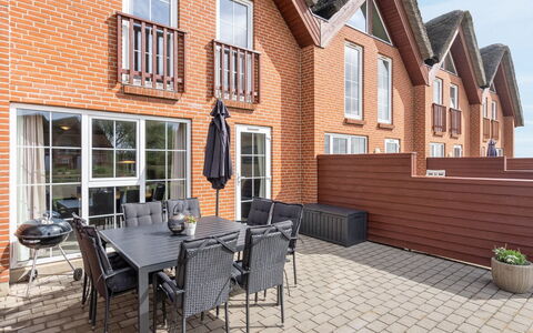 Perttu - 3.5Km from the Sea: Pavimentazione, Pavimento, Soffitto, Interior Design, Controsoffitto, Cucina, Cabinetry, Camera, Apparecchio Major, Lampada