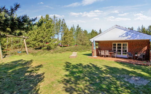 Angret - 3.5Km from the Sea: Erba, Casa, Tetto, Casa, Villetta, Arbusto, Lotto, Area Rurale, Agriturismo, Groundcover