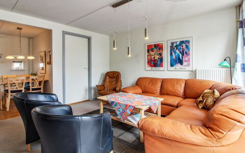 Rebus - 2.3Km from the Sea: Mobilia, Interior Design, Pavimentazione, Parete, Divano, Pavimento, Legna, Soffitto, Camera, Soggiorno