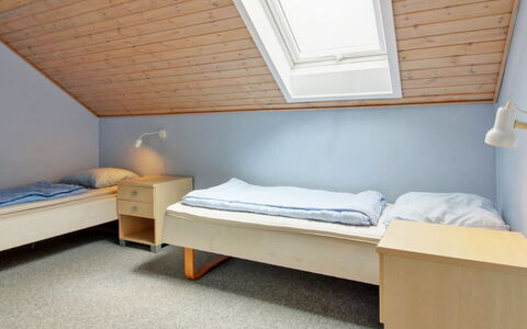 Rebus - 2.3Km from the Sea: Letto, Camera Da Letto, Pavimento, Interior Design, Pavimentazione, Legna, Soffitto, Bedding, Lenzuolo, Mobilia