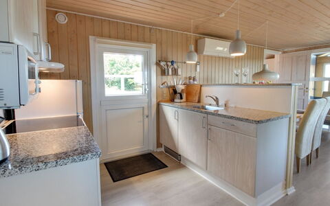 Zekine - 2.5Km from the Sea: Legna, Pavimentazione, Pavimento, Controsoffitto, Interior Design, Cucina, Idraulico Fixture, Cabinetry, Soffitto, Elettrodomestico Da Cucina