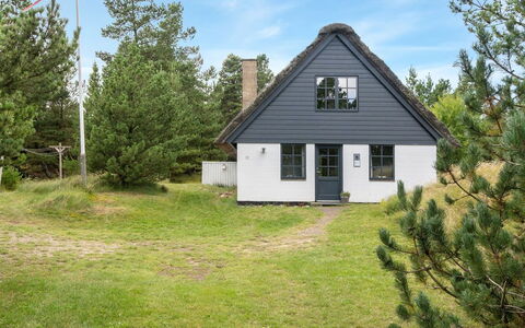 Benedikta - 2.4Km from the Sea: Tetto, Casa, Zona Residenziale, Casa, Estate, Villetta, Design