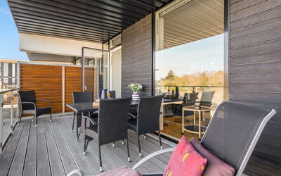 Jurviis - 100M from the Sea