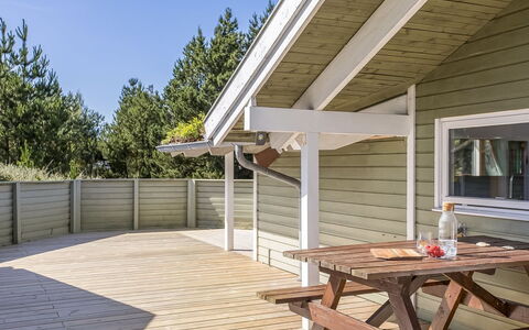 Bruna - 2Km from the Sea: Mobilia, Legna, Interior Design, Pavimentazione, Pavimento, Sedia, Camera, Soffitto, Soggiorno, Appartamento