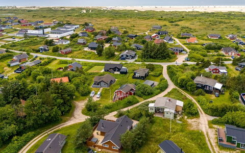 Svenny - 800M from the Sea: Tetto, Casa, Zona Residenziale, Casa, Estate, Villetta, Design