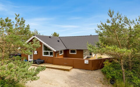 Svenny - 800M from the Sea: Tetto, Casa, Zona Residenziale, Casa, Estate, Villetta, Design