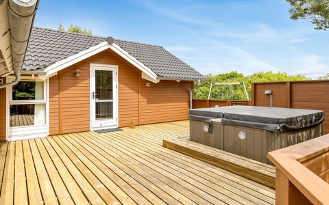 Svenny - 800M from the Sea: Tetto, Casa, Zona Residenziale, Casa, Estate, Villetta, Design