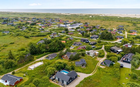 Svenny - 800M from the Sea: Tetto, Casa, Zona Residenziale, Casa, Estate, Villetta, Design