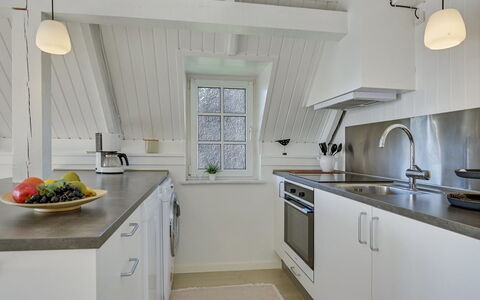 Trana - 2Km from the Sea: Cucina, Pavimentazione, Controsoffitto, Interior Design, Legna, Idraulico Fixture, Soffitto, Lavello, Pavimento, Cabinetry