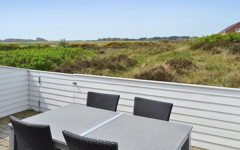 Mirija - 2.3Km from the Sea: Mobili Da Esterno, Mobilia, Sedia, Shade, Tavolo Esterno, Plank, Balcone, Latifoglie, Deck