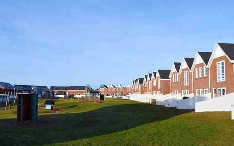 Rauha - 2.3Km from the Sea: Zona Residenziale, Tetto, Sobborgo, Driveway, Estate, Camino