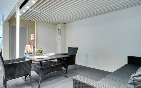 Arabella - 2.3Km from the Sea: Pavimentazione, Pavimento, Soffitto, Interior Design, Controsoffitto, Cucina, Cabinetry, Camera, Apparecchio Major, Lampada