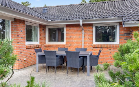 Taisto - 1.8Km from the Sea: Arbusto, Urban Design, Groundcover, Brick, Appartamento, Estate, Muratura, Balcone, Landscaping