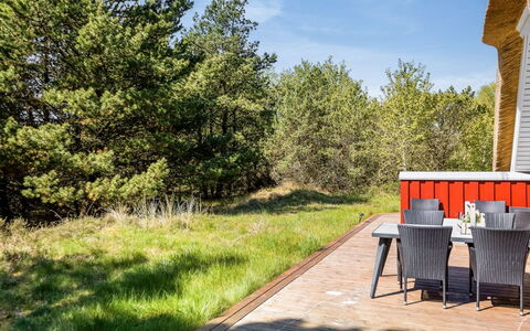 Urpo - 6Km from the Sea: Erba, Arbusto, Lotto, Mobilia, Giardino, Mobili Da Esterno, Sedia, Prato, Landscaping, Shade