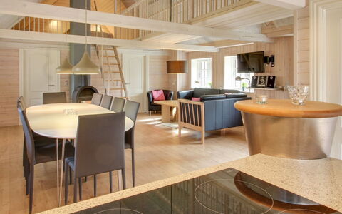 Gudmund - 3.9Km from the Sea: Pavimentazione, Interior Design, Legna, Pavimento, Mobilia, Soffitto, Pavimento In Legno, Camera, Soggiorno, Lampada