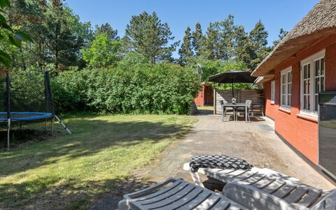 Gudmund - 3.9Km from the Sea: Casa, Villetta, Tetto, Shade, Prato, Giardino, Cortile, Backyard, Estate, Landscaping