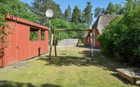 Gudmund - 3.9Km from the Sea: Arbusto, Lotto, Giardino, Villetta, Backyard, Prato, Shade, Cortile, Landscaping, Edifici Giardino