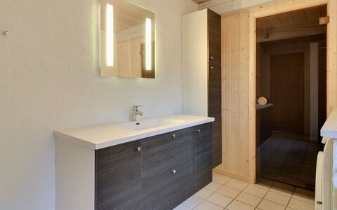 Naili - 3.1Km from the Sea: Legna, Pavimentazione, Mobilia, Lavello, Interior Design, Pavimento, Apparecchio Major, Controsoffitto, Idraulico Fixture, Cucina