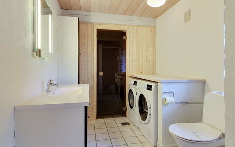 Naili - 3.1Km from the Sea: Legna, Pavimentazione, Mobilia, Lavello, Interior Design, Pavimento, Apparecchio Major, Controsoffitto, Idraulico Fixture, Cucina