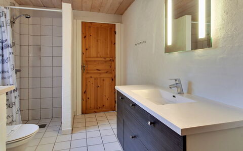 Naili - 3.1Km from the Sea: Legna, Pavimentazione, Mobilia, Lavello, Interior Design, Pavimento, Apparecchio Major, Controsoffitto, Idraulico Fixture, Cucina