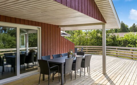 Reidar - 1Km from the Sea: Arbusto, Urban Design, Groundcover, Brick, Appartamento, Estate, Muratura, Balcone, Landscaping