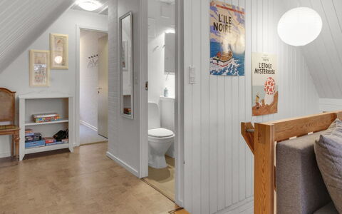 Emilla - 3.8Km from the Sea: Tetto, Casa, Zona Residenziale, Casa, Estate, Villetta, Design