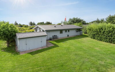 Elise - 800M from the Sea