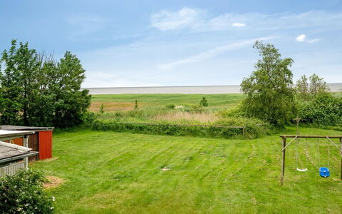 Jalmari - 3.5Km from the Sea: Arbusto, Urban Design, Groundcover, Brick, Appartamento, Estate, Muratura, Balcone, Landscaping