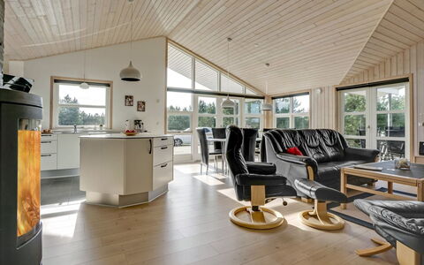 Haghbarth - 2.3Km from the Sea: Legna, Soffitto, Interior Design, Mobilia, Casa, Soggiorno, Lampada, Camera, Divano, Sedia
