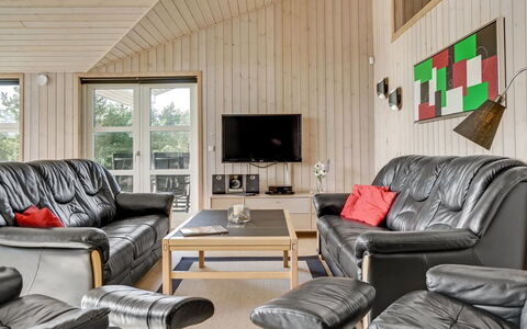 Haghbarth - 2.3Km from the Sea: Legna, Mobilia, Soffitto, Interior Design, Soggiorno, Camera, Divano, Casa, Pavimento, Sedia