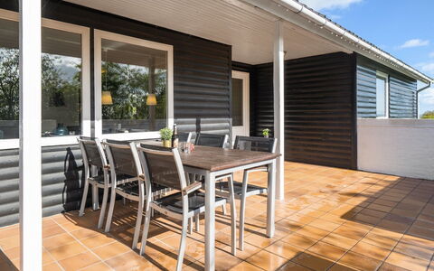 Toralf - 3.5Km from the Sea: Legna, Pavimentazione, Pavimento, Mobilia, Portico, Materiale Composito, Deck, Pavimento In Legno, Latifoglie, Shade