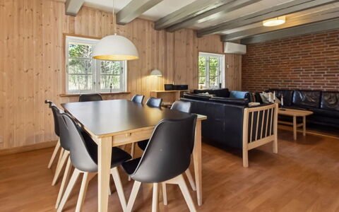 Volmar - 3.5Km from the Sea: Pavimentazione, Mobilia, Legna, Interior Design, Pavimento, Soffitto, Pavimento In Legno, Cucina & Sala Da Pranzo Tavolo, Casa, Sala Da Pranzo