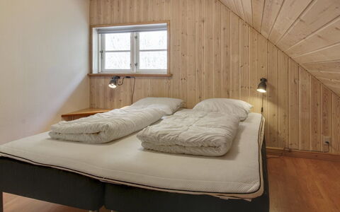 Volmar - 3.5Km from the Sea: Parete, Legna, Pavimento, Pavimentazione, Interior Design, Soffitto, Mobilia, Camera Da Letto, Letto, Illuminazione