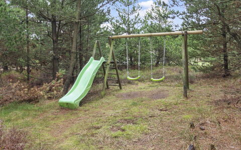 Volmar - 3.5Km from the Sea: Legna, Attrezzatura Giochi All'Aperto, Campo Da Giuoco, Giardino, Woodland, Shade, Prato, Swing, Scivolo, Suolo