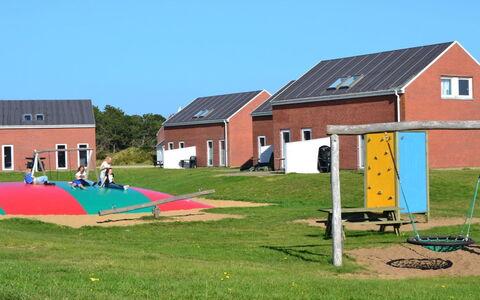 Ennike - 2.3Km from the Sea: Erba, Casa, Tetto, Casa, Villetta, Arbusto, Lotto, Area Rurale, Agriturismo, Groundcover