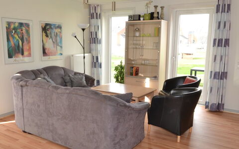 Nilaus - 2.3Km from the Sea: Mobilia, Interior Design, Pavimentazione, Pavimento, Divano, Legna, Soggiorno, Camera, Tavolo, Pavimento In Legno
