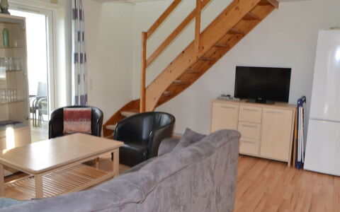 Nilaus - 2.3Km from the Sea: Pavimentazione, Pavimento, Legna, Mobilia, Interior Design, Pavimento In Legno, Camera, Latifoglie, Appartamento, Soggiorno