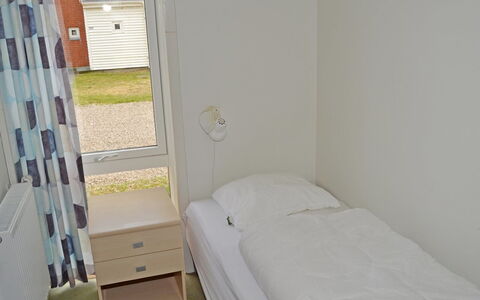 Nilaus - 2.3Km from the Sea: Pavimento, Legna, Pavimentazione, Camera Da Letto, Letto, Interior Design, Lenzuolo, Bedding, Mobilia, Camera