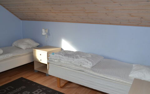 Nilaus - 2.3Km from the Sea: Pavimento, Pavimentazione, Camera Da Letto, Letto, Legna, Lenzuolo, Bedding, Mobilia, Interior Design, Telaio Del Letto