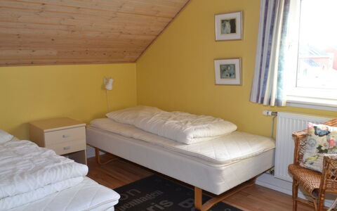 Nilaus - 2.3Km from the Sea: Letto, Mobilia, Camera Da Letto, Pavimento, Interior Design, Pavimentazione, Legna, Lenzuolo, Bedding, Giallo